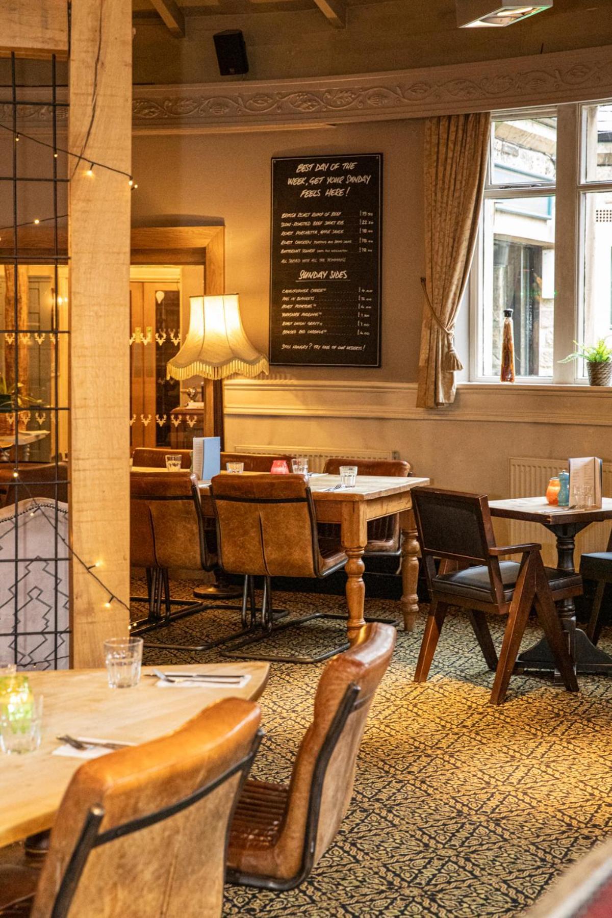 The Devonshire Arms Hotel Baslow Exterior photo