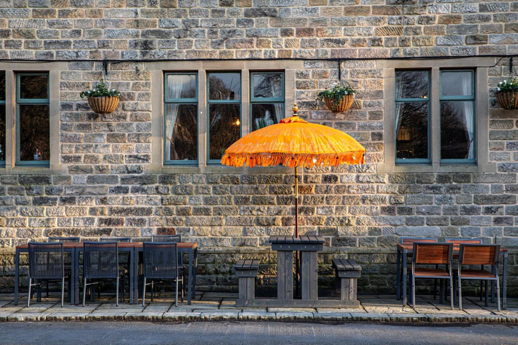 The Devonshire Arms Hotel Baslow Exterior photo