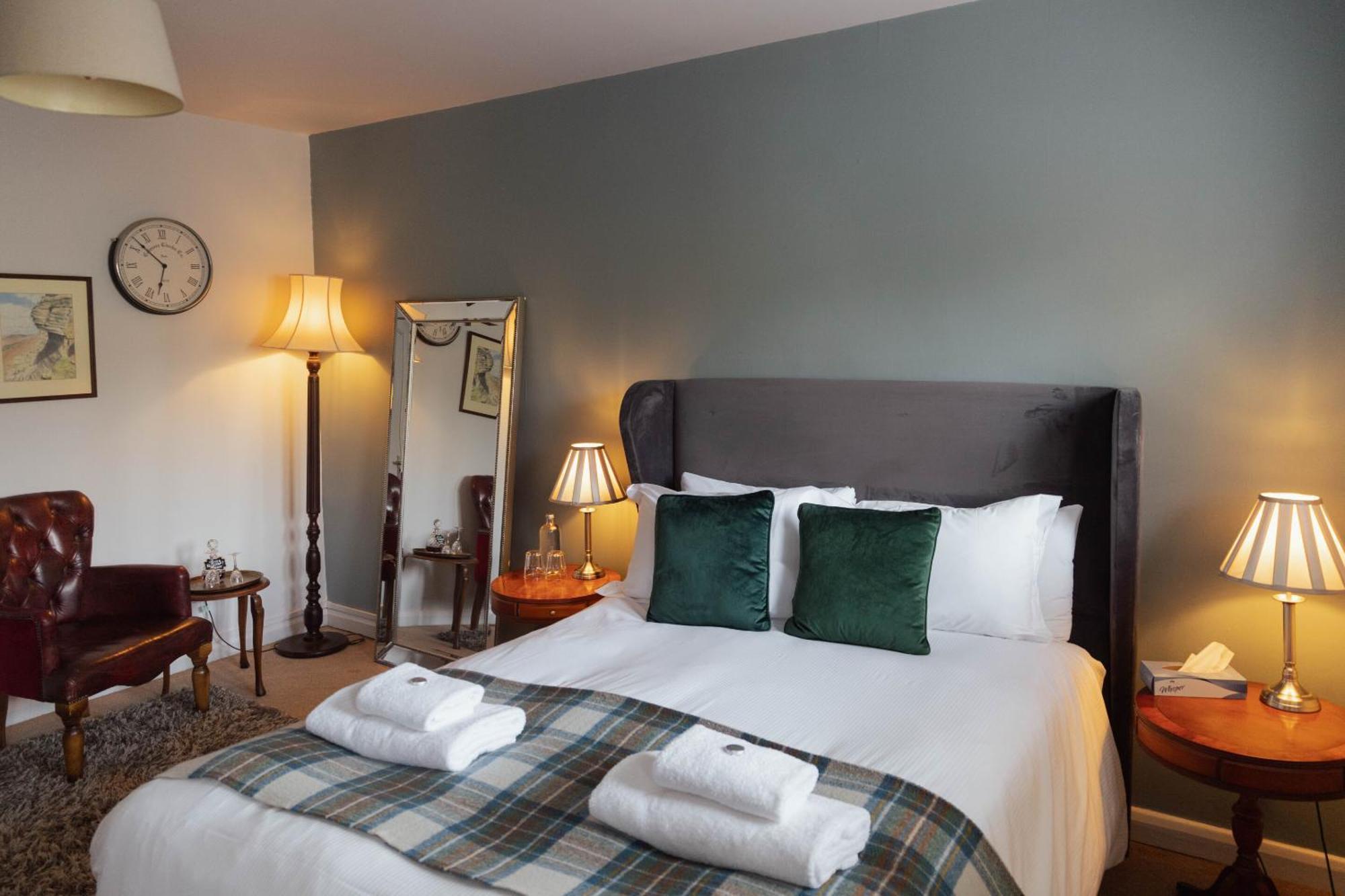The Devonshire Arms Hotel Baslow Room photo
