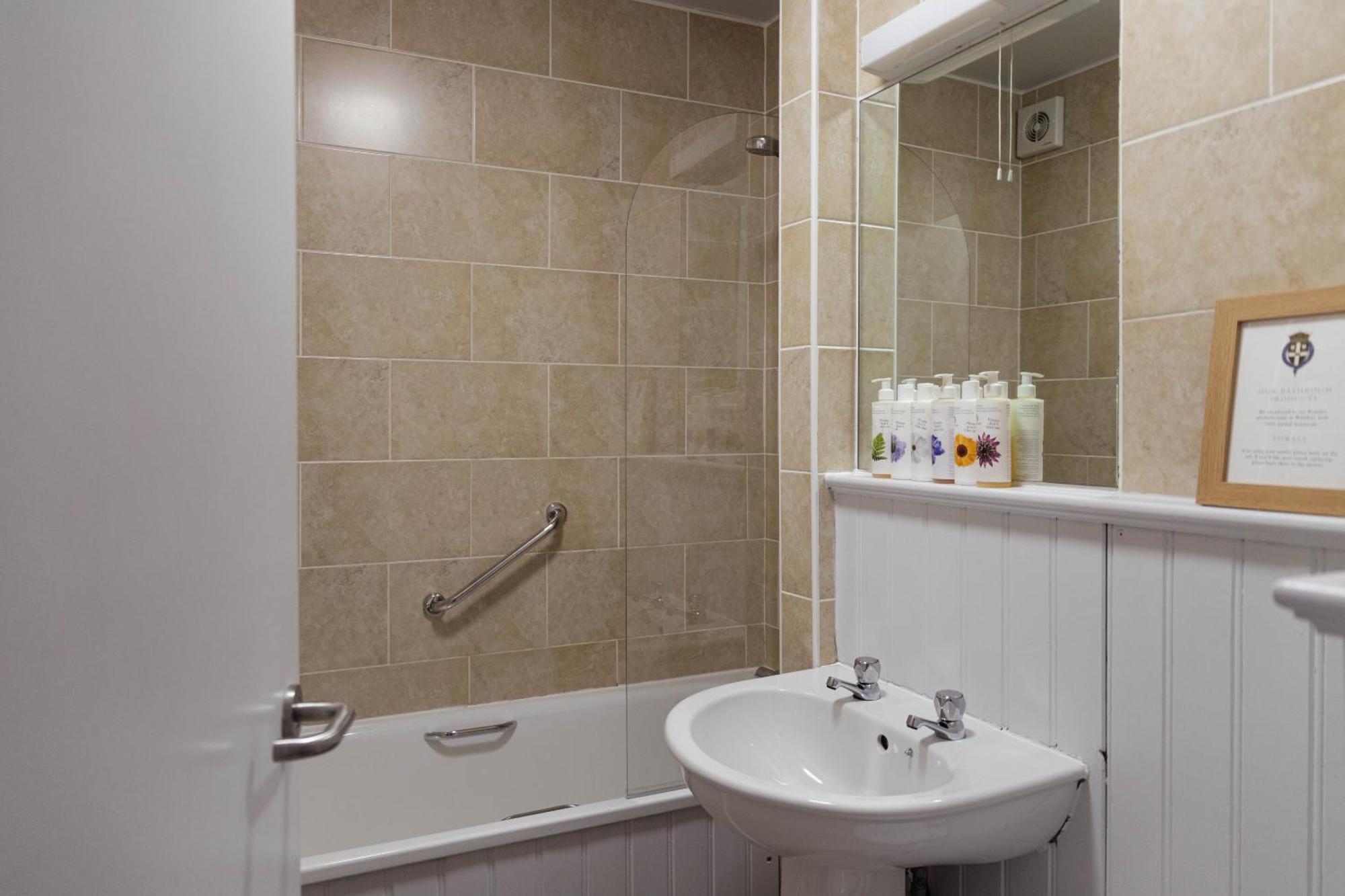 The Devonshire Arms Hotel Baslow Room photo