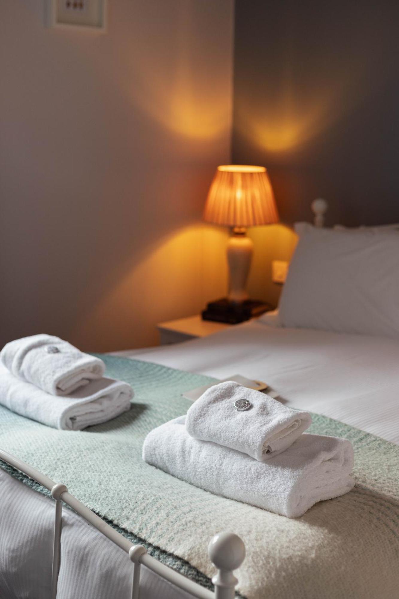 The Devonshire Arms Hotel Baslow Room photo