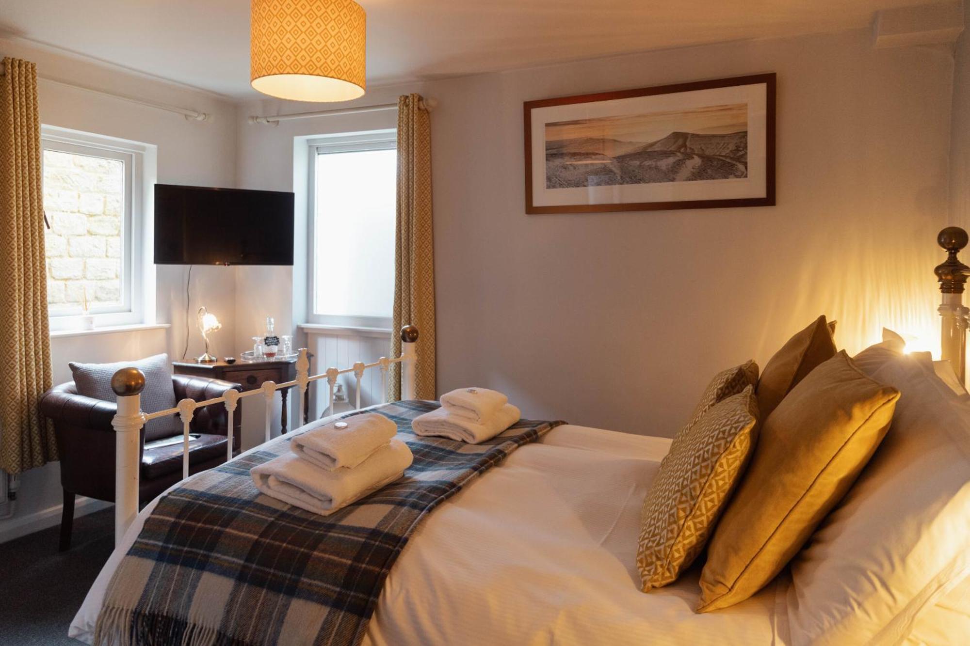 The Devonshire Arms Hotel Baslow Room photo