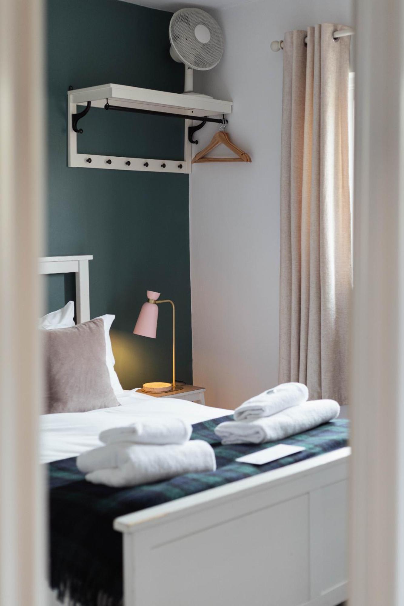 The Devonshire Arms Hotel Baslow Room photo